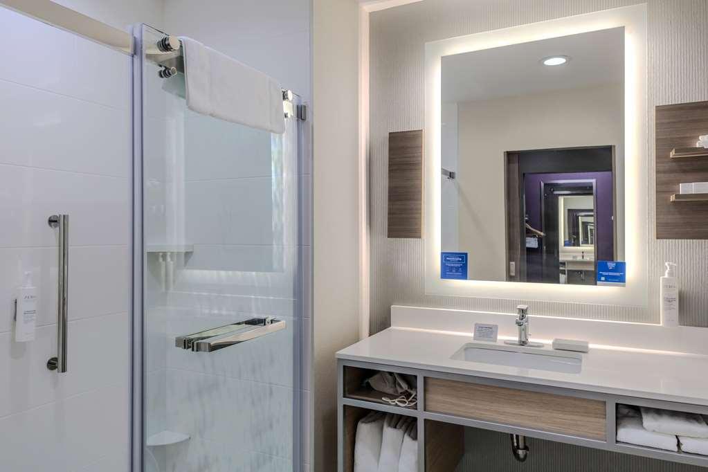 Hilton Garden Inn Detroit Utica, Mi Clinton Township Værelse billede